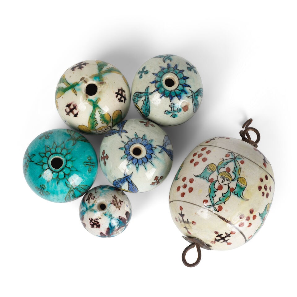 Ensemble de six ornements suspendus en poterie de Kutahya, Turquie, XVIIIème/ XIXème s... - 2
