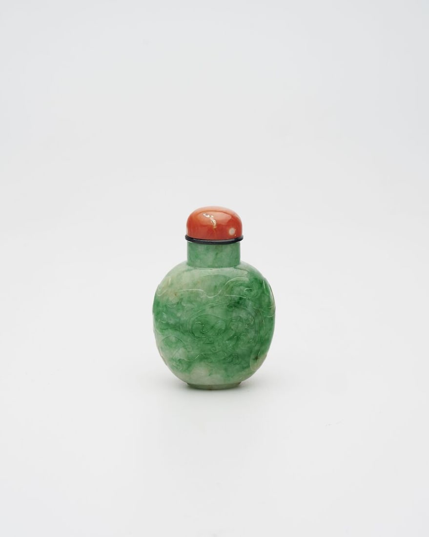 AN APPLE-GREEN AND WHITE JADEITE 'DRAGON' SNUFF BOTTLE 19th century (1 of 11)