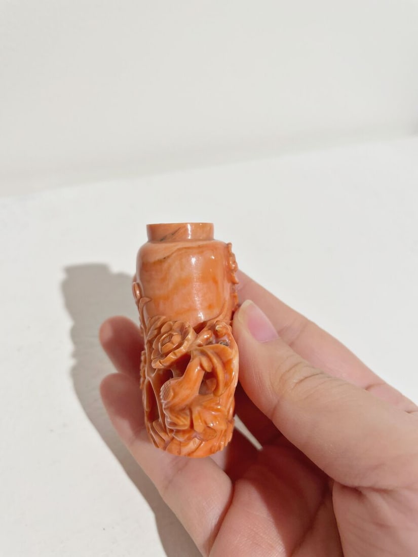 A CORAL 'PHEASANTS AND DAISY' SNUFF BOTTLE 19th century - 5
