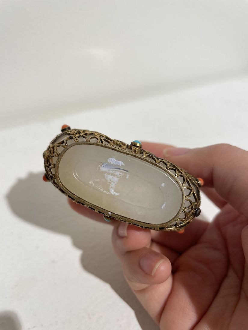 AN INLAID FILIGREE-MOUNTED WHITE JADE SNUFF BOTTLE The jade 18th/19th century, the gilt-metal fi... - 5