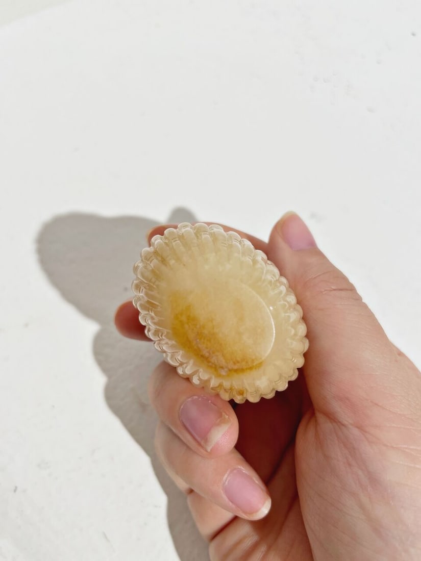 A YELLOW JADE 'WOVEN BASKET' SNUFF BOTTLE 19th/20th century - 3