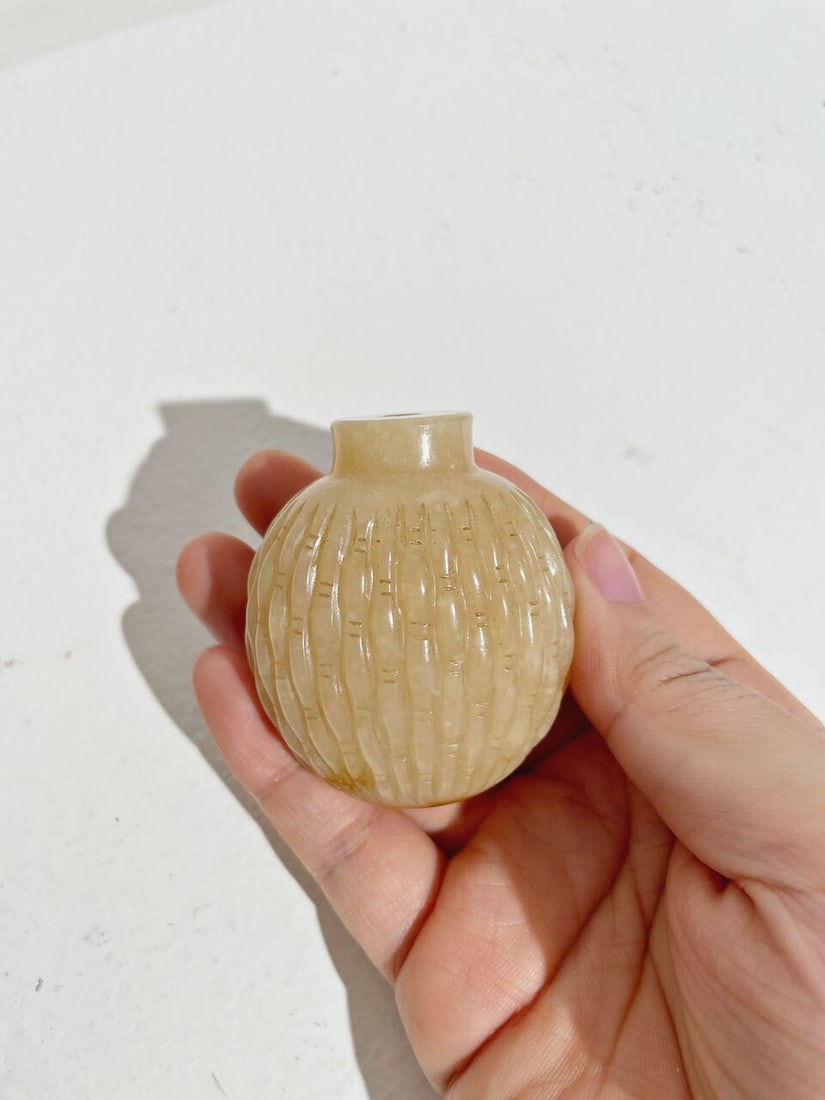 A YELLOW JADE 'WOVEN BASKET' SNUFF BOTTLE 19th/20th century - 5