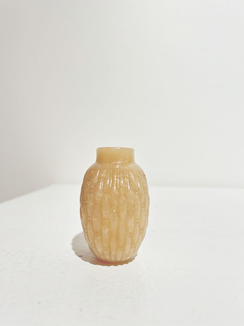 A YELLOW JADE 'WOVEN BASKET' SNUFF BOTTLE 19th/20th century - 6
