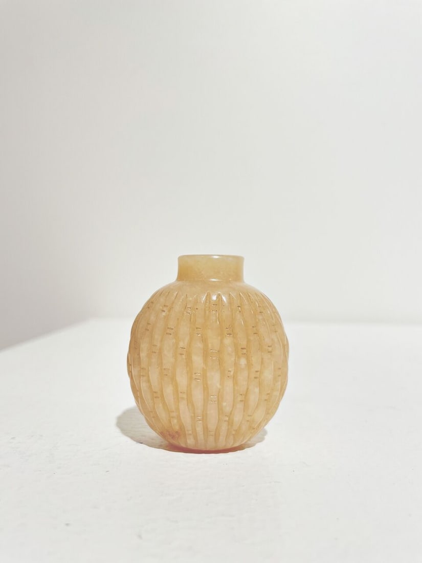 A YELLOW JADE 'WOVEN BASKET' SNUFF BOTTLE 19th/20th century - 7