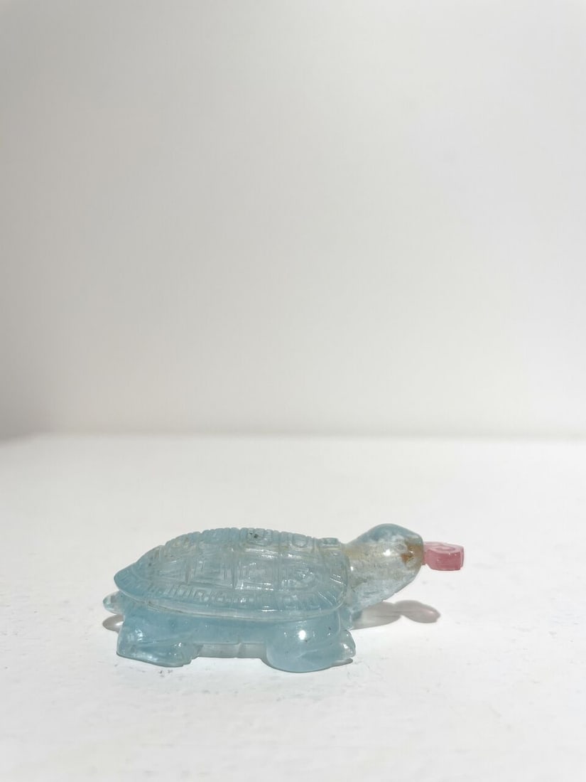 AN AQUAMARINE 'TORTOISE' SNUFF BOTTLE 19th century - 2