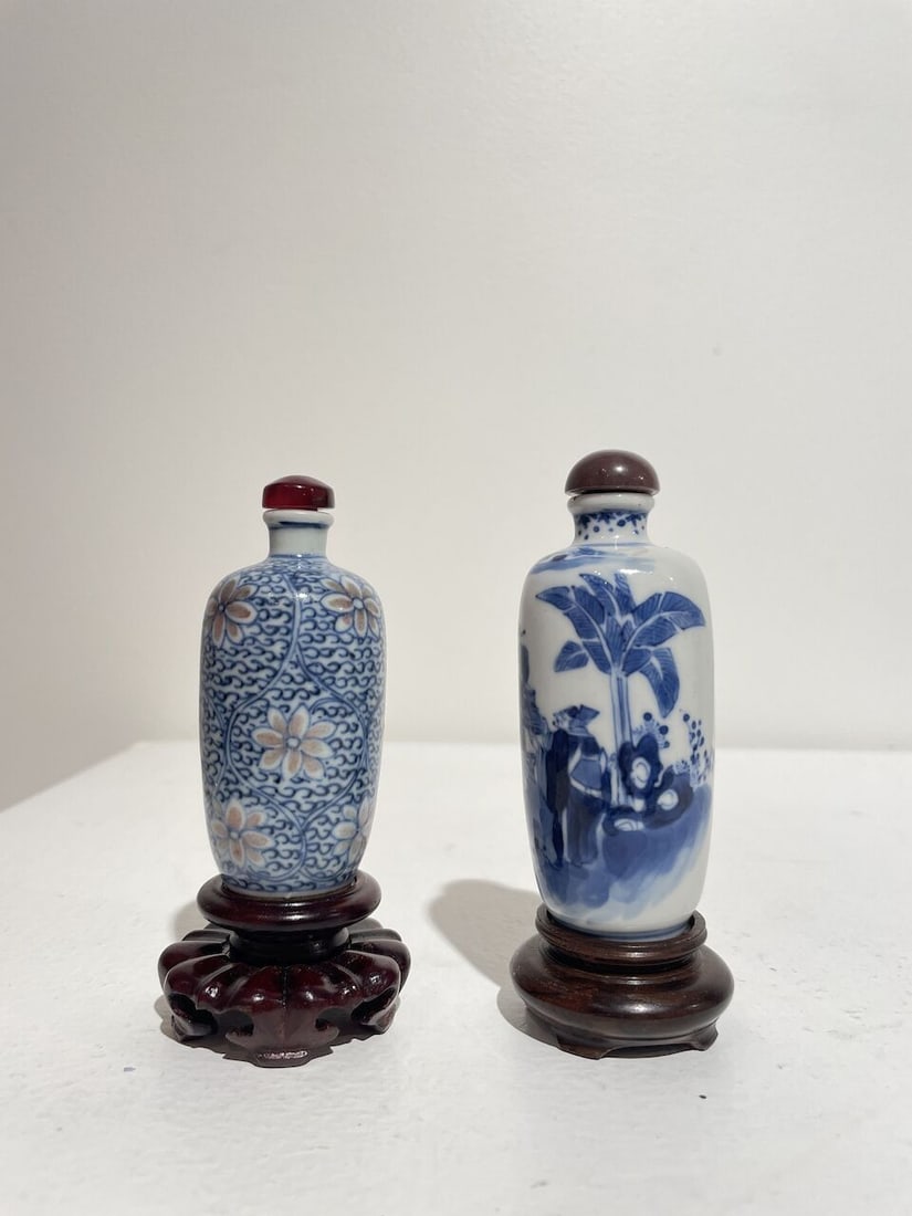 AN UNDERGLAZE-BLUE AND COPPER-RED 'LOTUS', AND A BLUE AND WHITE 'FIGURES' SNUFF BOTTLE Late Qing... - 17