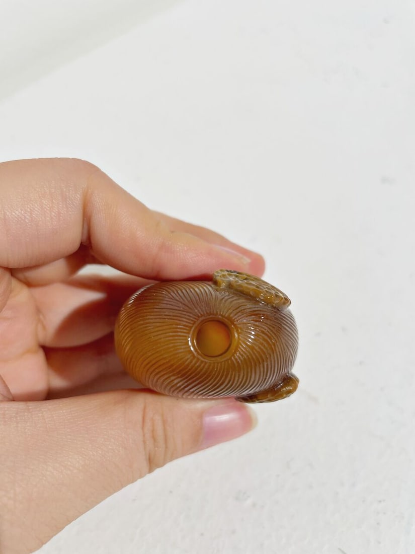 AN AGATE 'JUJUBE AND PEANUT' SNUFF BOTTLE 19th century - 4