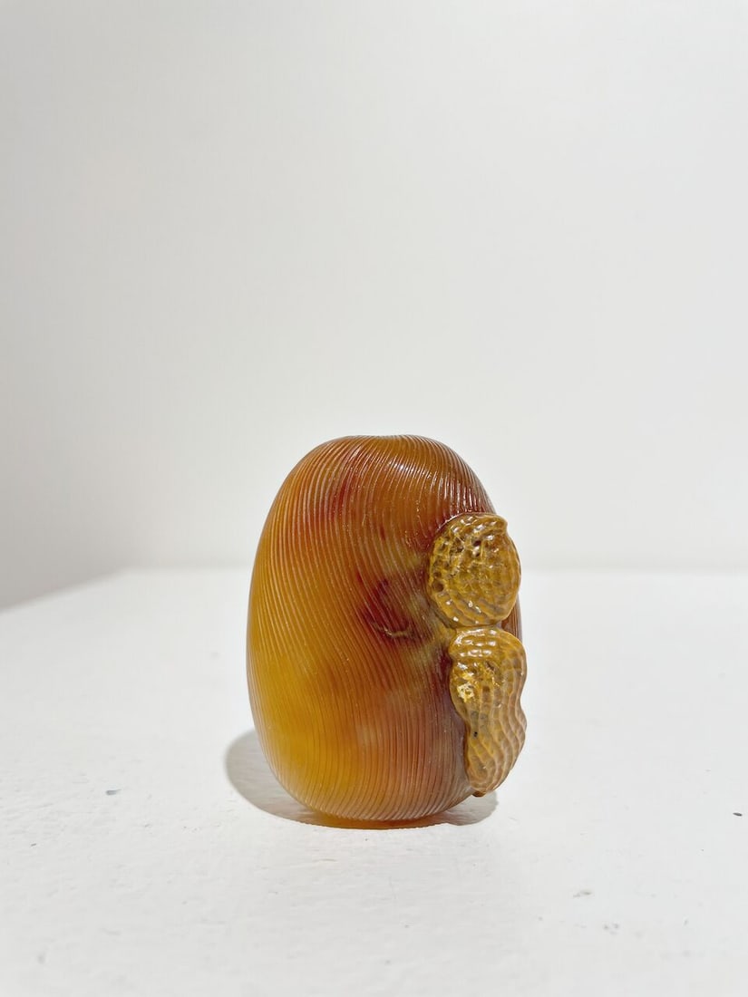 AN AGATE 'JUJUBE AND PEANUT' SNUFF BOTTLE 19th century - 6