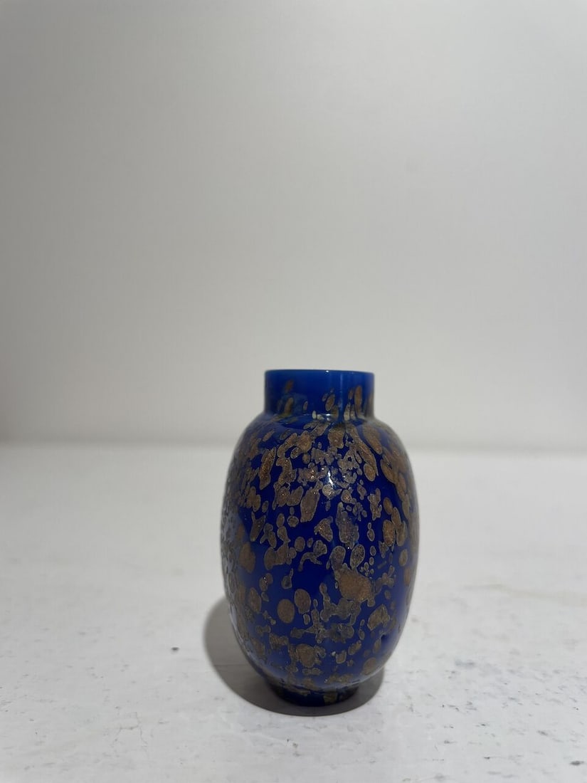 A SAPPHIRE-BLUE AVENTURINE GLASS SNUFF BOTTLE 1750-1850 - 7