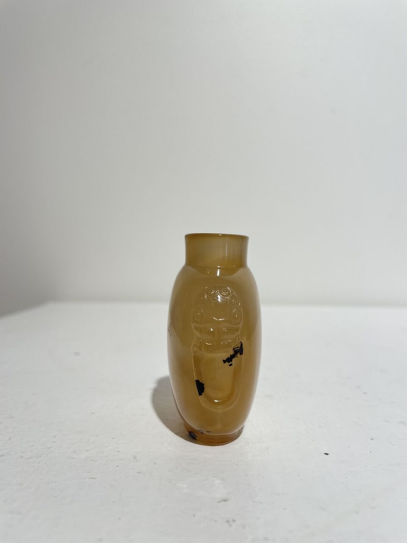 A SHADOW AGATE 'SQUIRREL AND GRAPES' SNUFF BOTTLE 19th century - 7