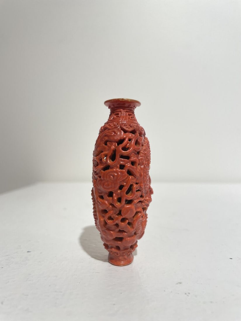 A CORAL-GLAZED AND MOULDED 'DRAGON AND PHOENIX' SNUFF BOTTLE Two-character 'Longevity' gilt mark... - 7