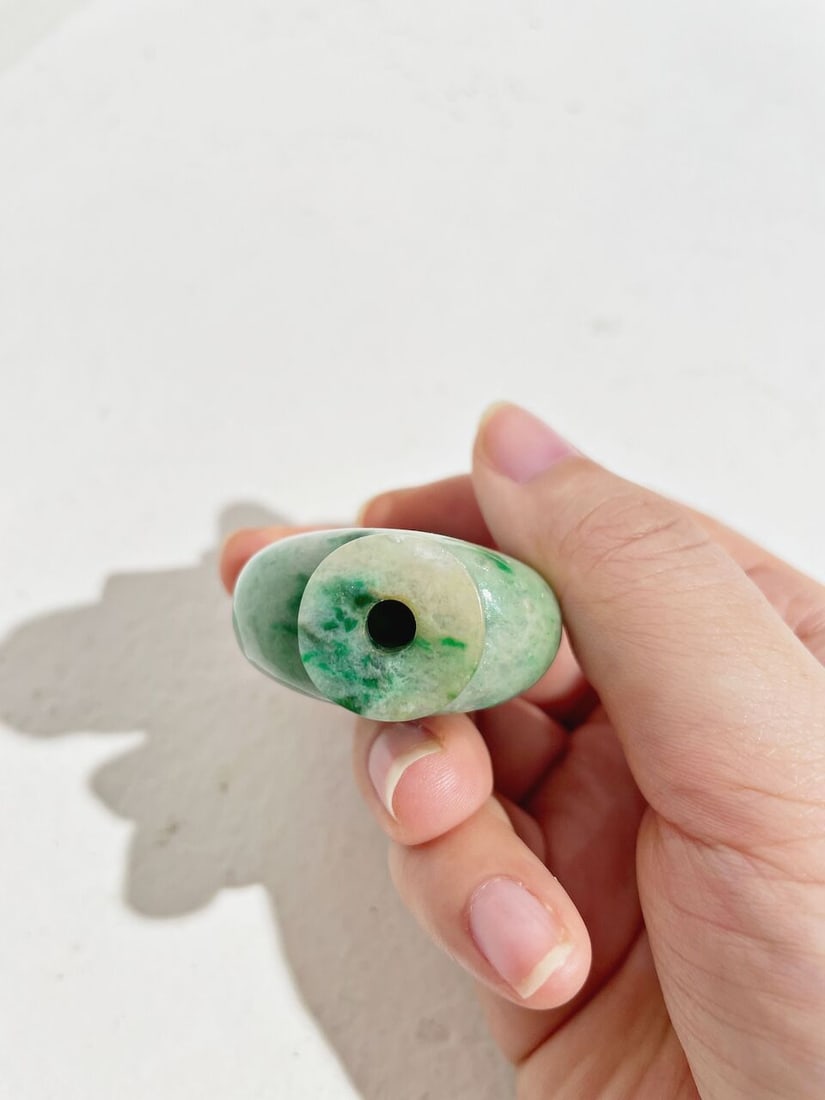 A MOTTLED GREEN JADEITE SNUFF BOTTLE AND A SNUFF DISH 19th/20th century (2) - 4