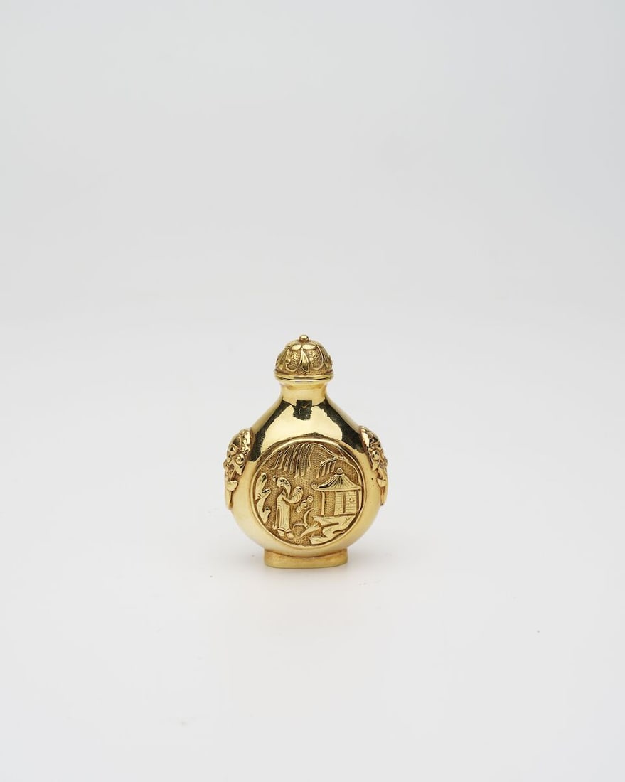 A GOLD 'PEONY AND LANDSCAPE' SNUFF BOTTLE 20th century - 2