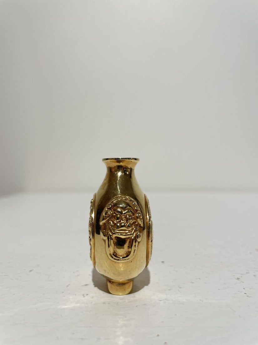 A GOLD 'PEONY AND LANDSCAPE' SNUFF BOTTLE 20th century - 7