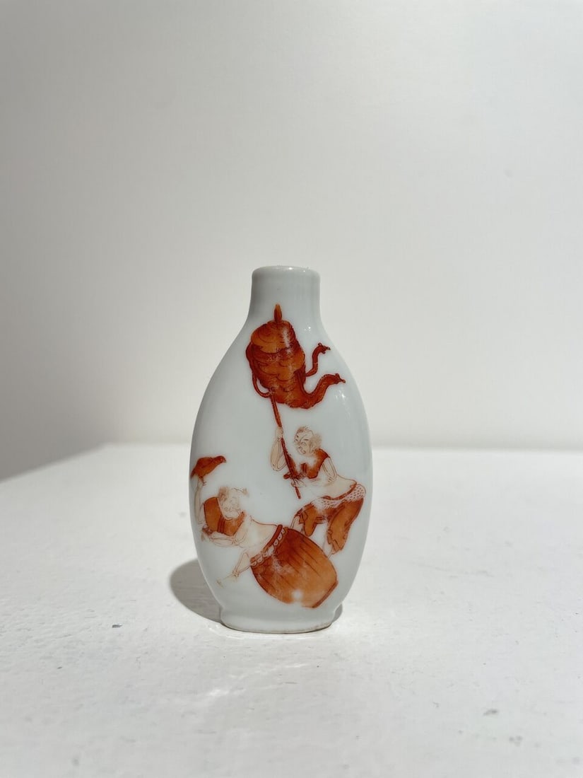 AN IRON-RED PAINTED 'ZHONG KUI' SNUFF BOTTLE Original iron-red mark rubbed, mid 19th century - 8