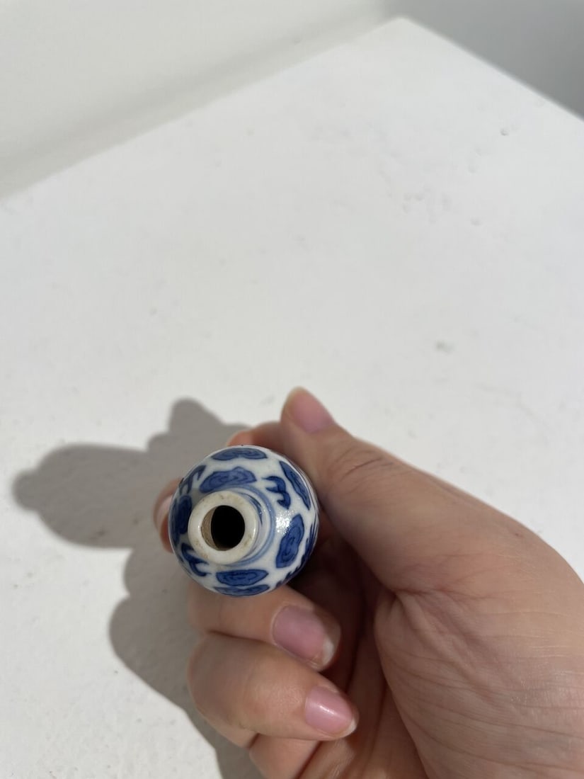 A BLUE AND WHITE 'DRAGON' SNUFF BOTTLE Late Qing Dynasty - 7
