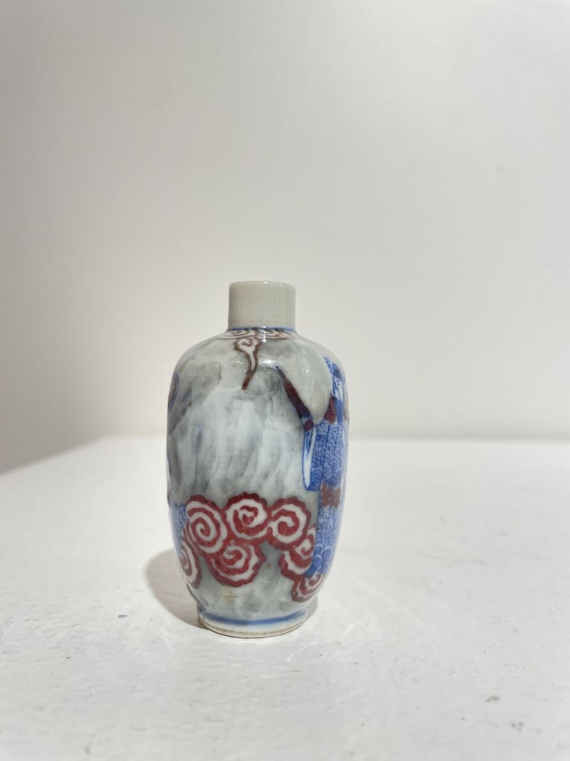 AN UNDERGLAZE-BLUE AND COPPER-RED 'FIGURES AMONG CLOUDS' SNUFF BOTTLE Underglaze-blue pictorial ... - 4