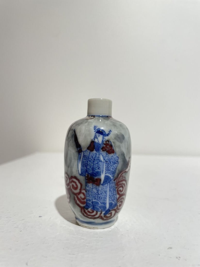 AN UNDERGLAZE-BLUE AND COPPER-RED 'FIGURES AMONG CLOUDS' SNUFF BOTTLE Underglaze-blue pictorial ... - 7