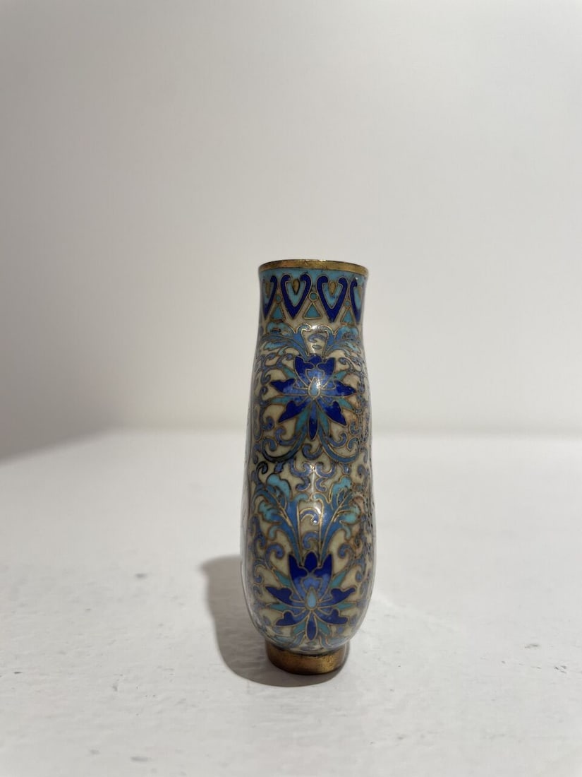 TWO CLOISONNÉ SNUFF BOTTLES 20th century (2) - 10
