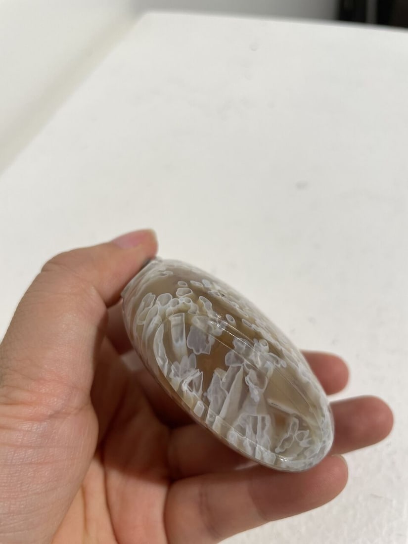 A 'MACARONI' AGATE SNUFF BOTTLE 19th century - 2