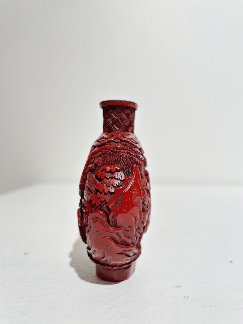 A CINNABAR LACQUER 'FIGURES IN LANDSCAPE' SNUFF BOTTLE 19th century - 7