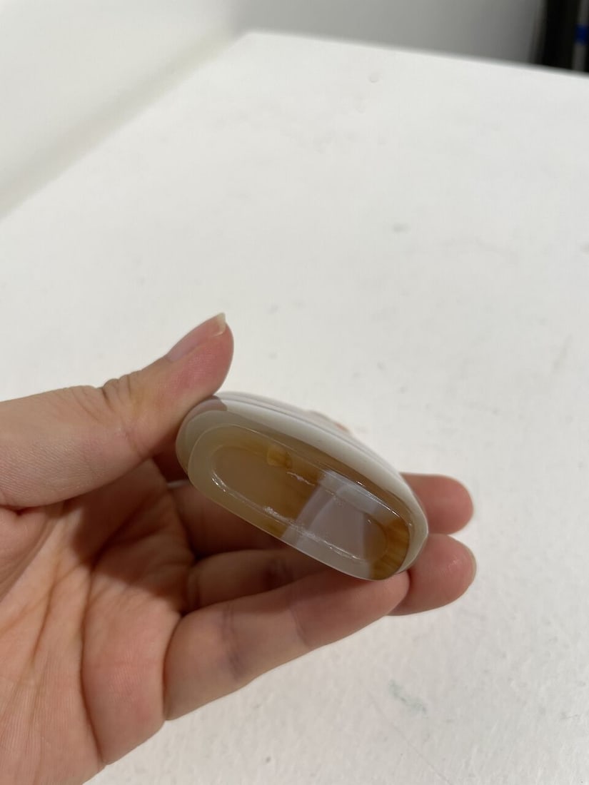 A STRIATED AGATE SNUFF BOTTLE 19th century - 2