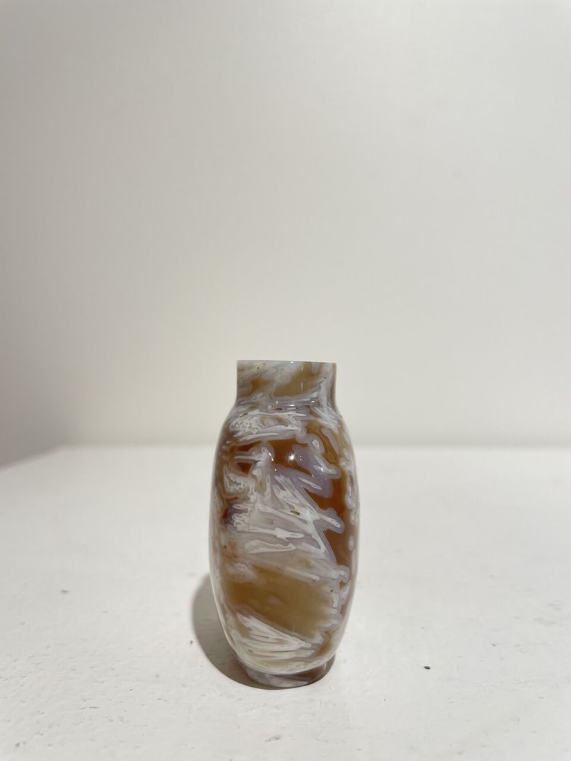 A 'MACARONI' AGATE SNUFF BOTTLE 19th century - 4