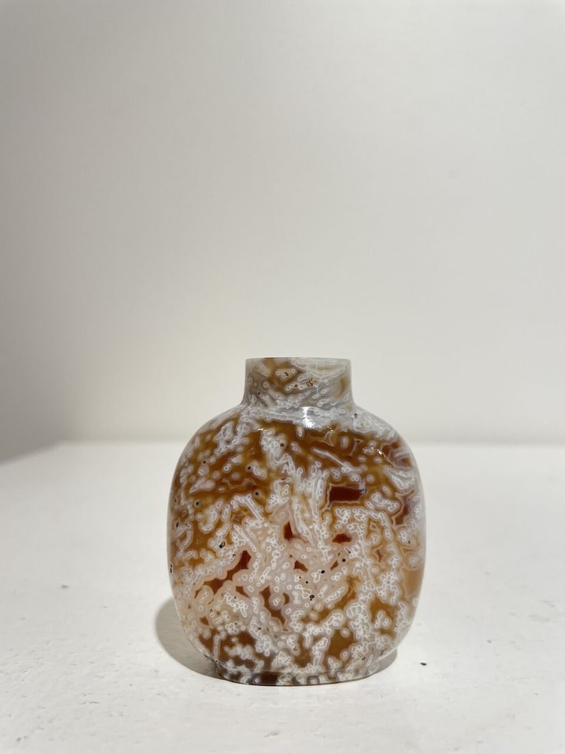 A 'MACARONI' AGATE SNUFF BOTTLE 19th century - 5