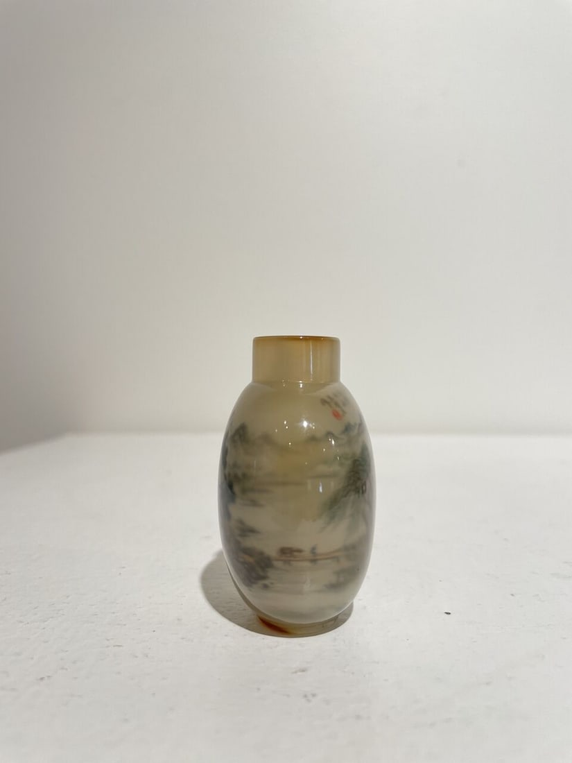 AN INSIDE PAINTED AGATE 'LANDSCAPE' SNUFF BOTTLE Signed Wang Xisan (b.1938), the bottle 19th cen... - 5