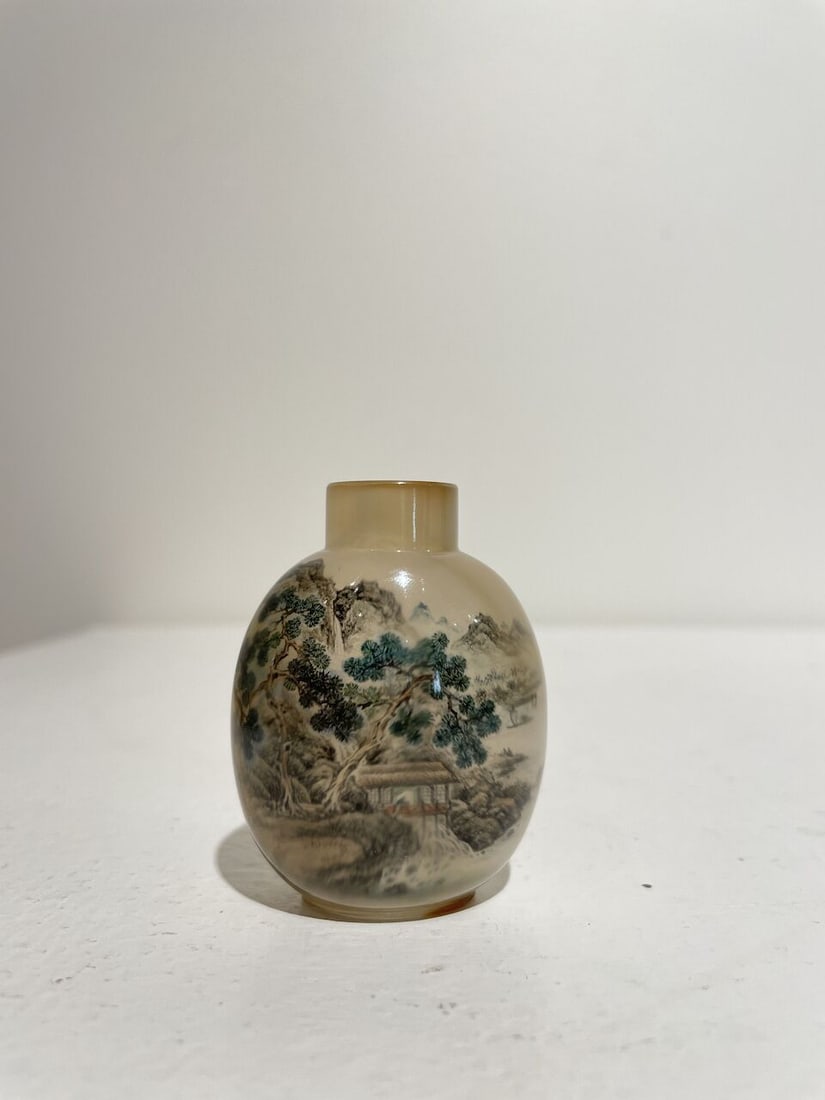 AN INSIDE PAINTED AGATE 'LANDSCAPE' SNUFF BOTTLE Signed Wang Xisan (b.1938), the bottle 19th cen... - 6