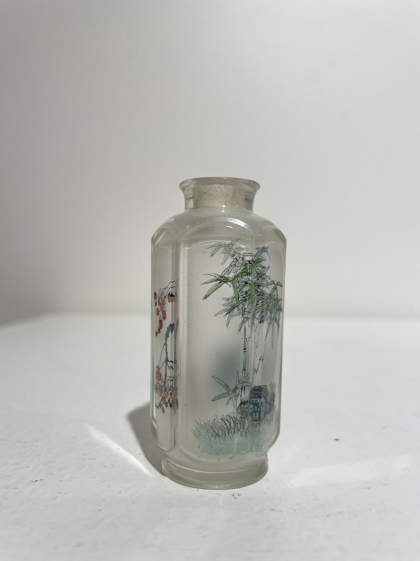 AN INSIDE PAINTED HEXAGONAL GLASS 'ORCHID AND BAMBOO' SNUFF BOTTLE 1970s - 8
