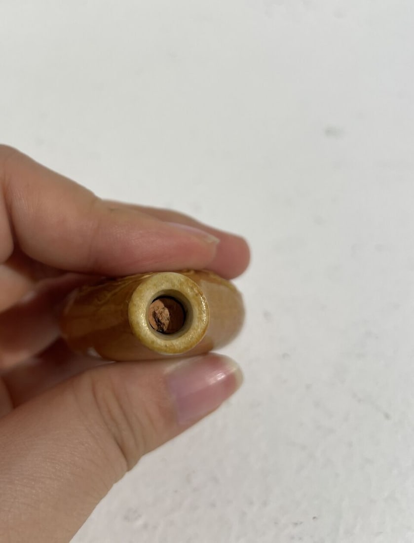A MOULDED AND AMBER-GLAZED BISCUIT 'RABBIT' SNUFF BOTTLE Late Qing to Republic Period - 7