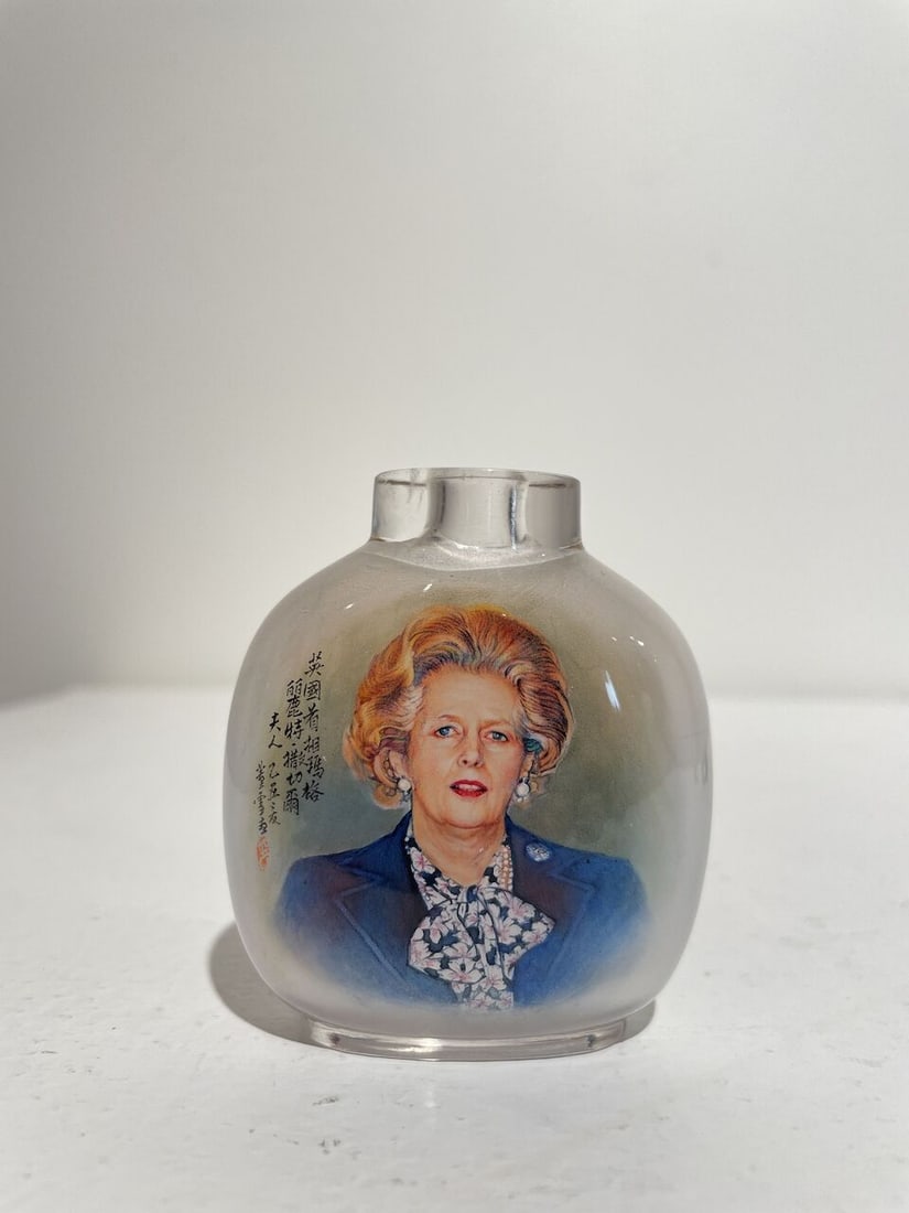 AN INSIDE PAINTED ROCK CRYSTAL 'RETURN OF HK' SNUFF BOTTLE Signed Dong Xue (b.1962), the bottle ... - 7