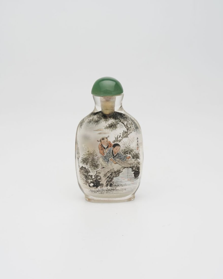 AN INSIDE PAINTED GLASS 'CHILDREN' SNUFF BOTTLE 1983 - 2