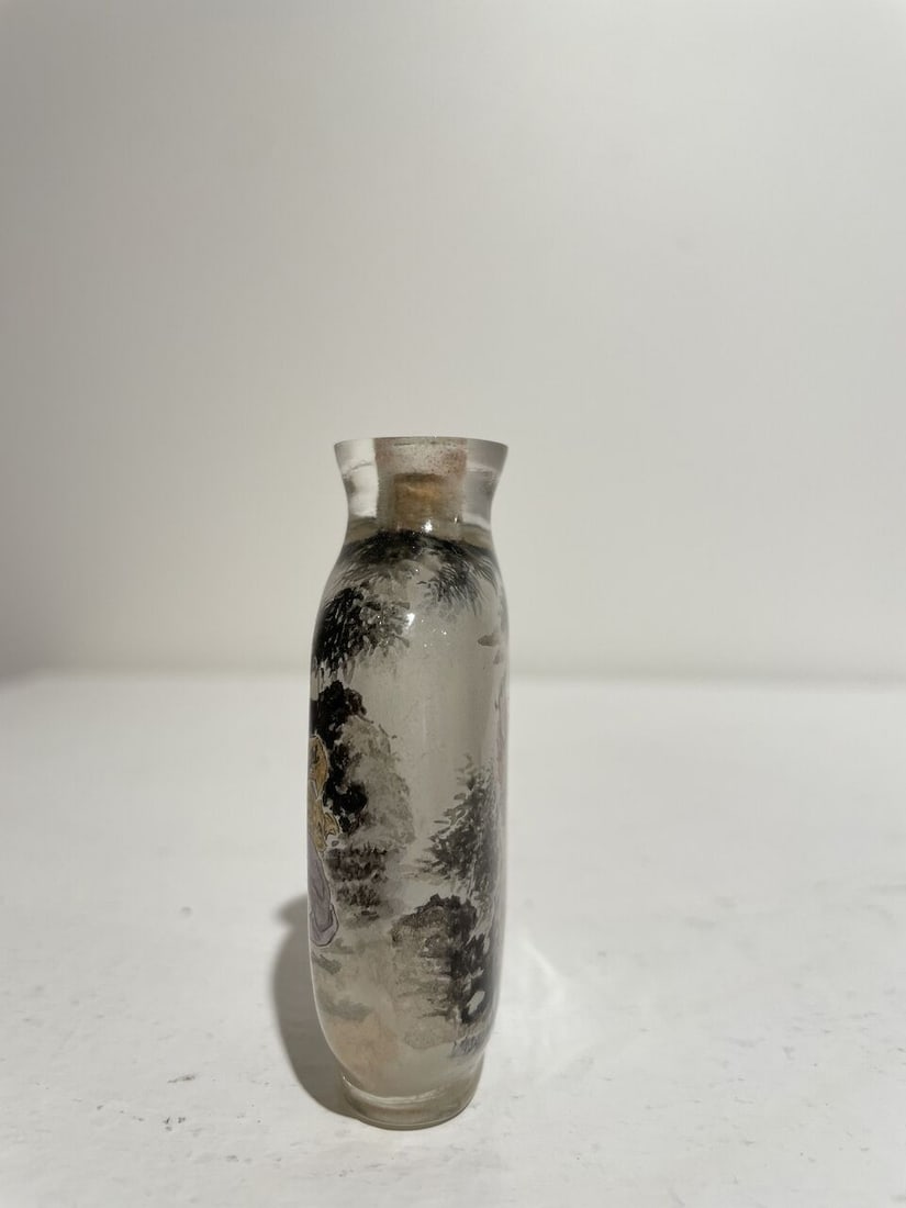 AN INSIDE PAINTED GLASS 'CHILDREN' SNUFF BOTTLE 1983 - 5