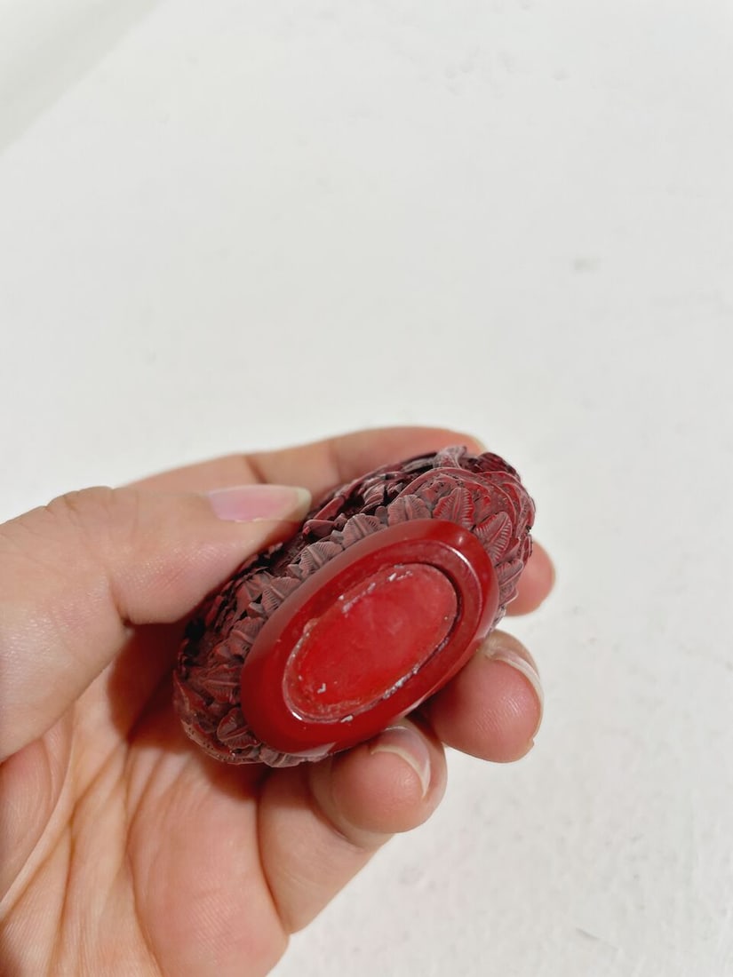 A CINNABAR LACQUER 'FIGURES' SNUFF BOTTLE 19th century - 3