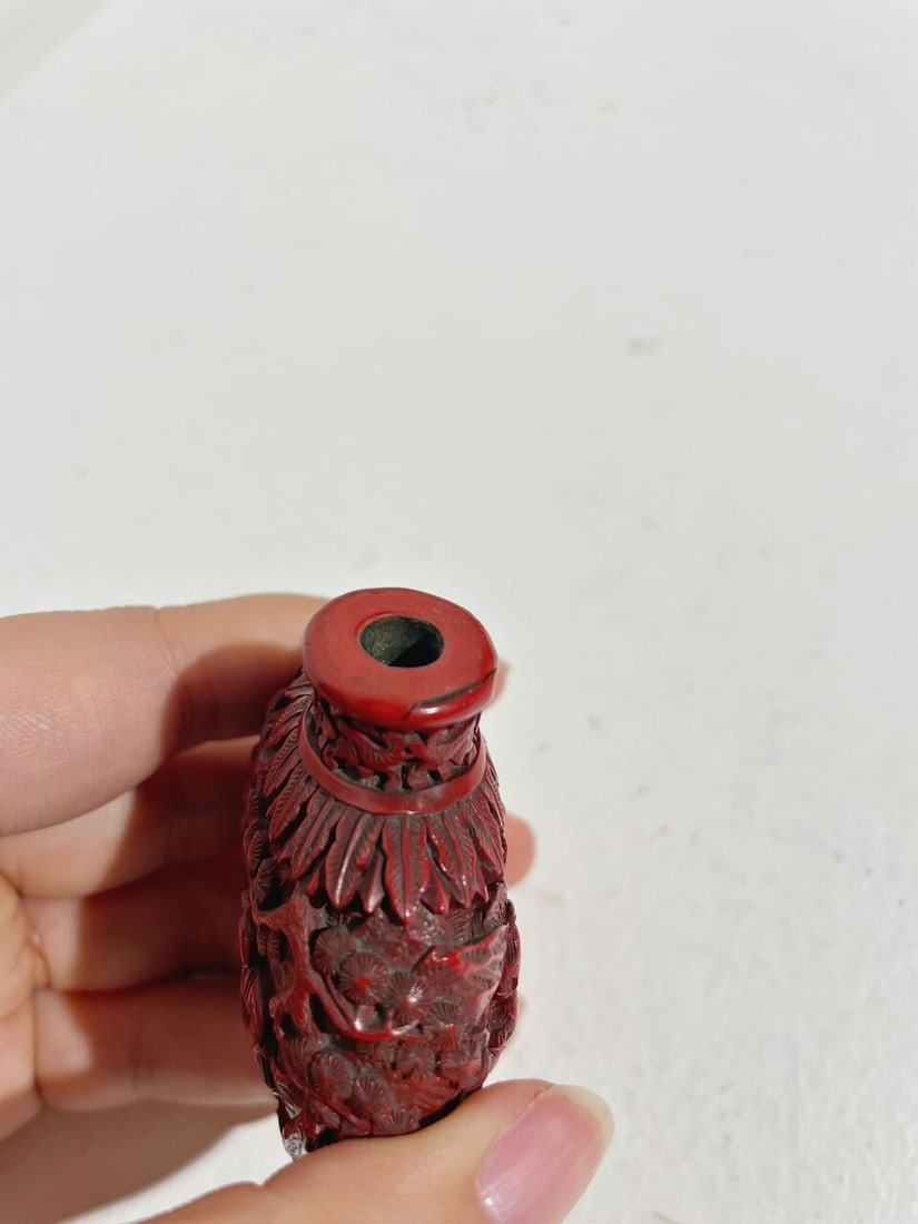 A CINNABAR LACQUER 'FIGURES' SNUFF BOTTLE 19th century - 4