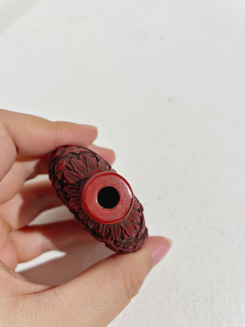A CINNABAR LACQUER 'FIGURES' SNUFF BOTTLE 19th century - 5