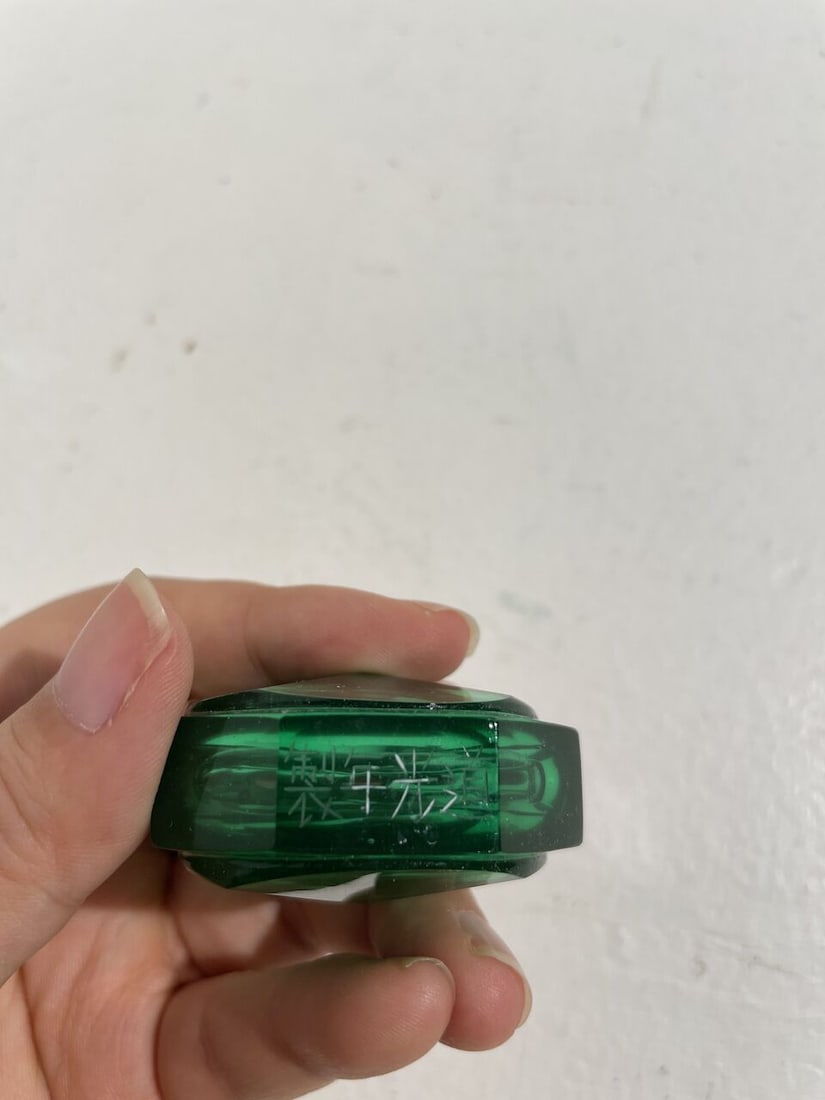 A FACETED GREEN GLASS SNUFF BOTTLE Daoguang four-character wheel-cut mark, possibly Imperial, at... - 4