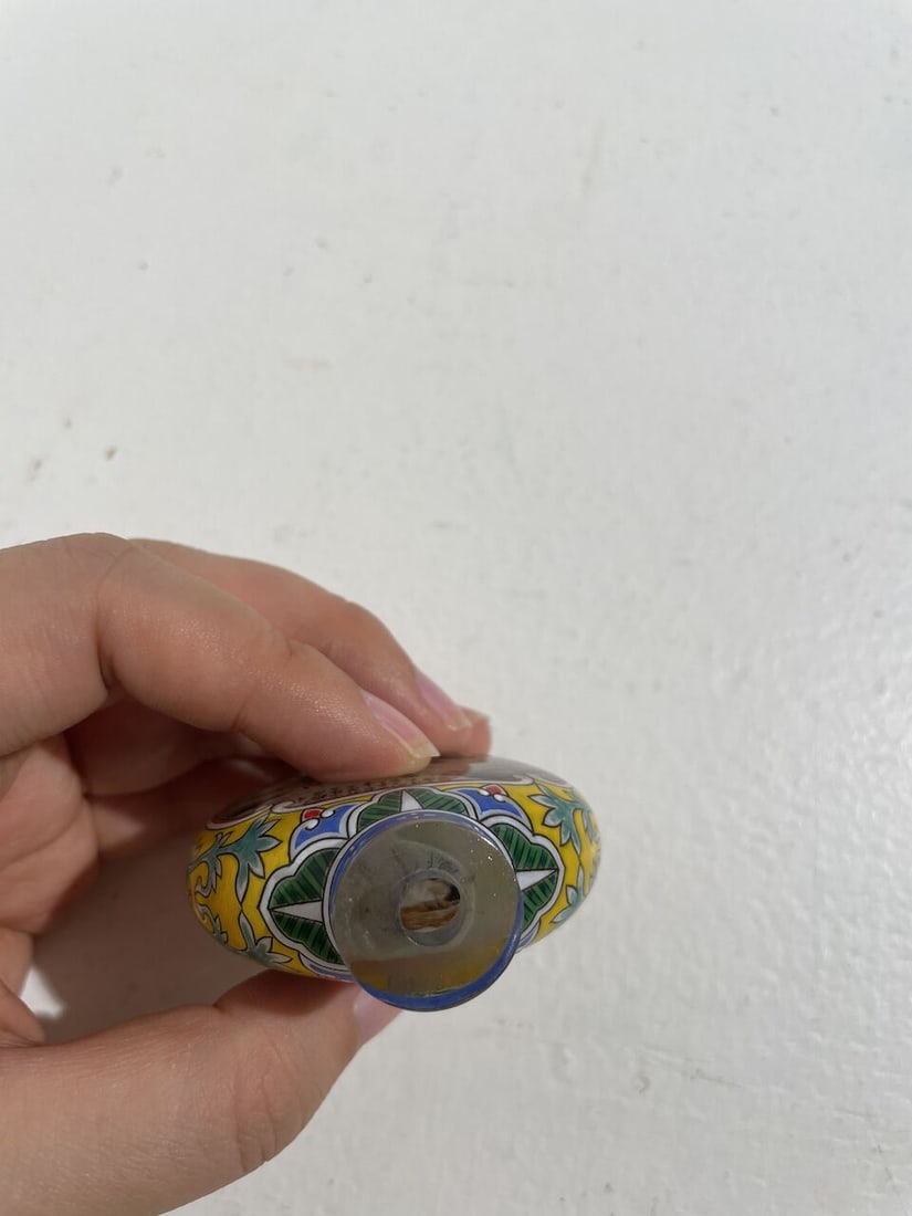 AN INSIDE PAINTED GLASS 'FIGURES AND LANDSCAPE' SNUFF BOTTLE Signed Liu Ziyi (b.1963), 1983 - 4