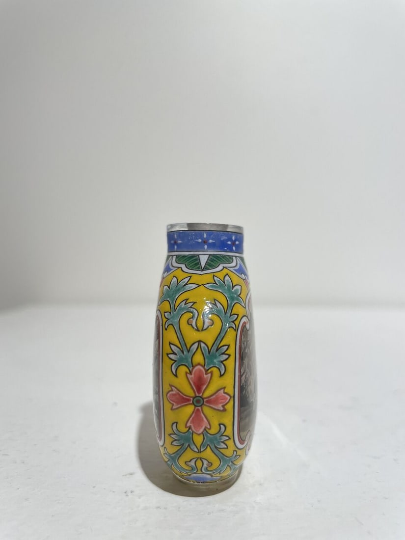 AN INSIDE PAINTED GLASS 'FIGURES AND LANDSCAPE' SNUFF BOTTLE Signed Liu Ziyi (b.1963), 1983 - 7