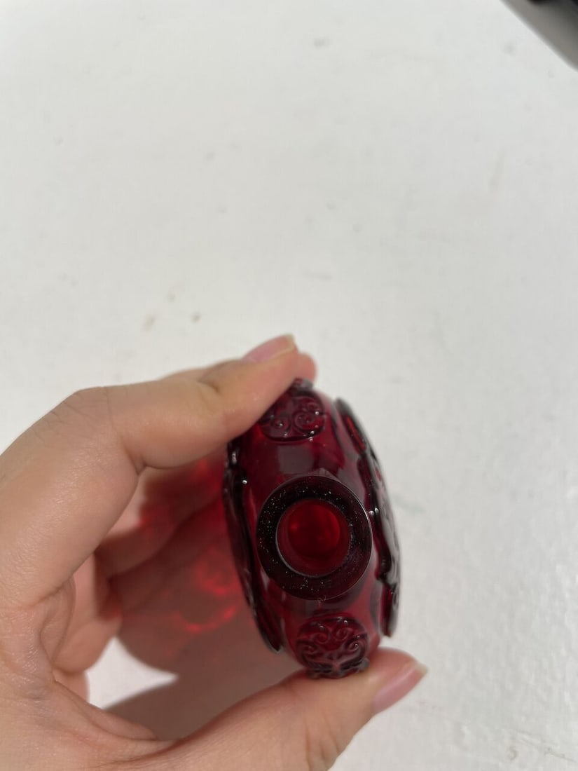 A RUBY-RED GLASS 'DRAGON AND PHOENIX' SNUFF BOTTLE Qianlong two-character wheel-cut mark, 19th c... - 3