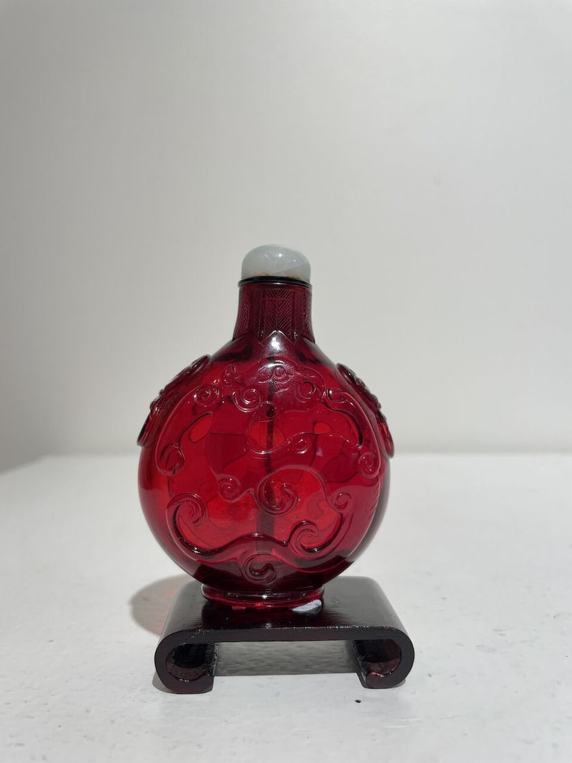 A RUBY-RED GLASS 'DRAGON AND PHOENIX' SNUFF BOTTLE Qianlong two-character wheel-cut mark, 19th c... - 9