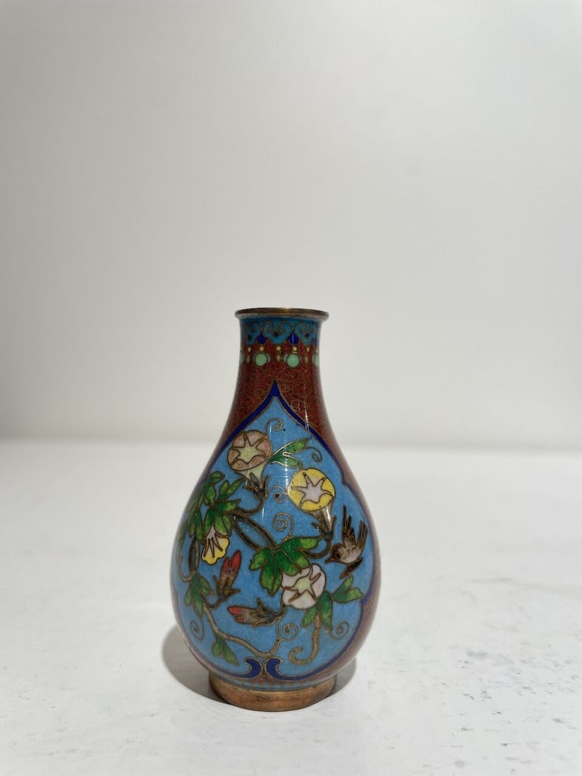 TWO CLOISONNÉ SNUFF BOTTLES One with Qianlong four-character mark, 20th century (2) - 15