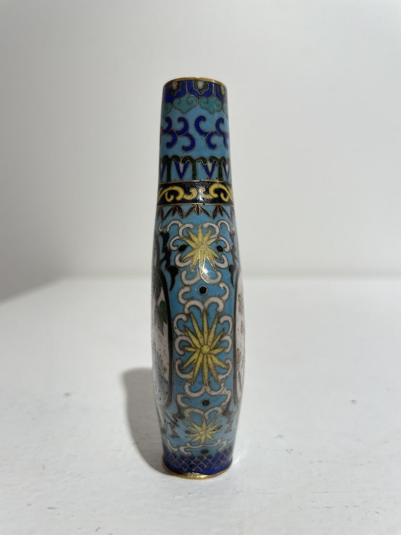 TWO CLOISONNÉ SNUFF BOTTLES One with Qianlong four-character mark, 20th century (2) - 5