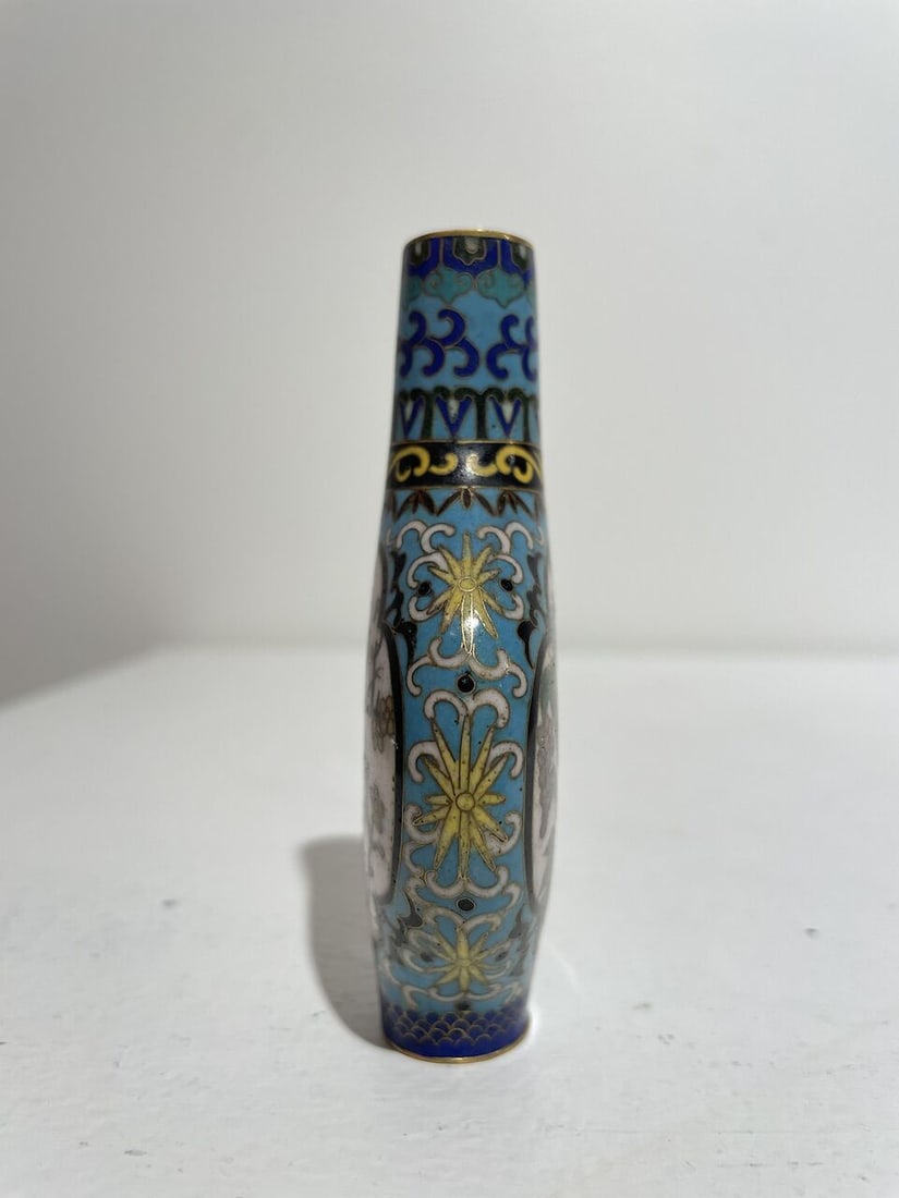 TWO CLOISONNÉ SNUFF BOTTLES One with Qianlong four-character mark, 20th century (2) - 7