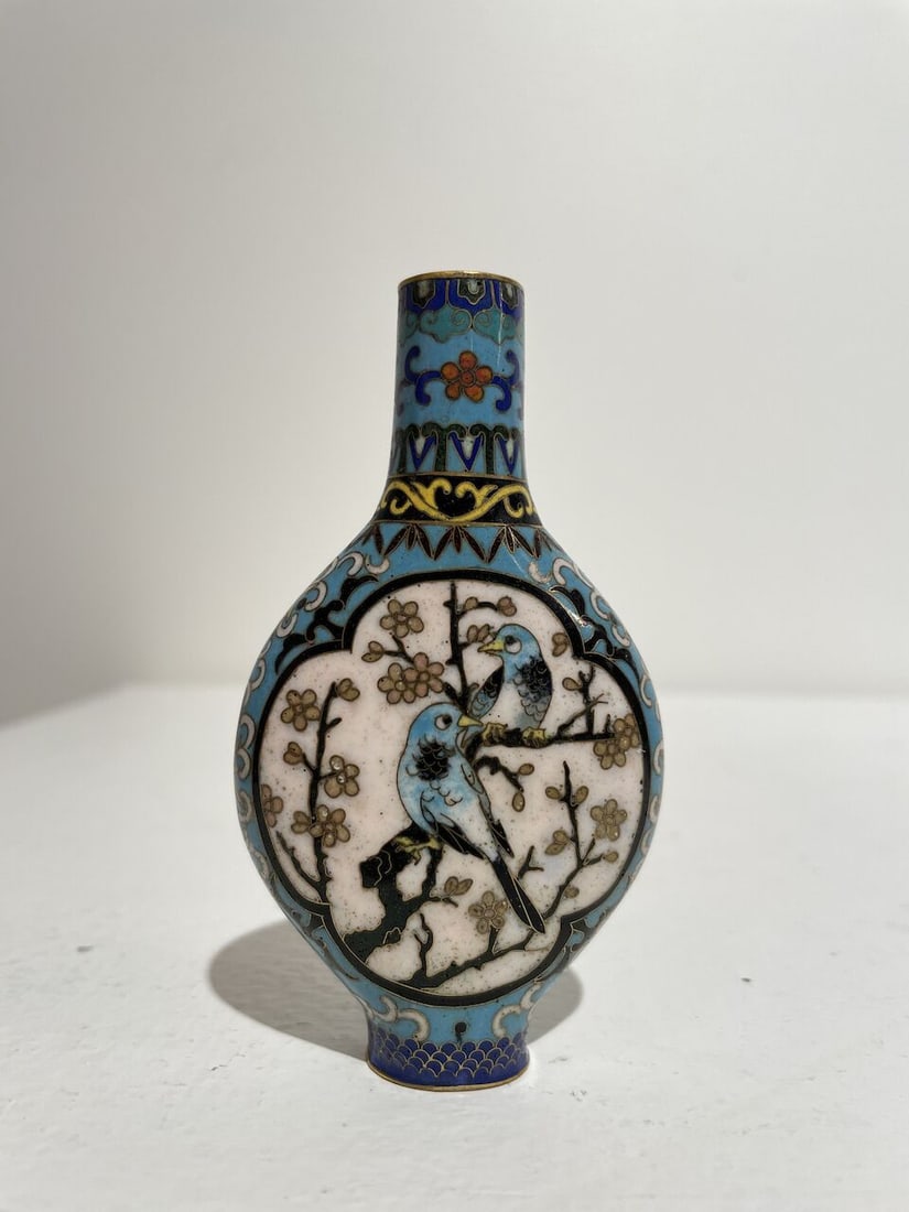 TWO CLOISONNÉ SNUFF BOTTLES One with Qianlong four-character mark, 20th century (2) - 8