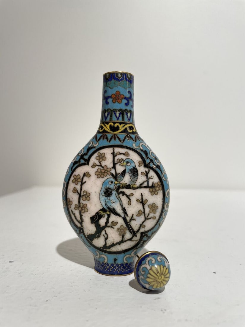 TWO CLOISONNÉ SNUFF BOTTLES One with Qianlong four-character mark, 20th century (2) - 9