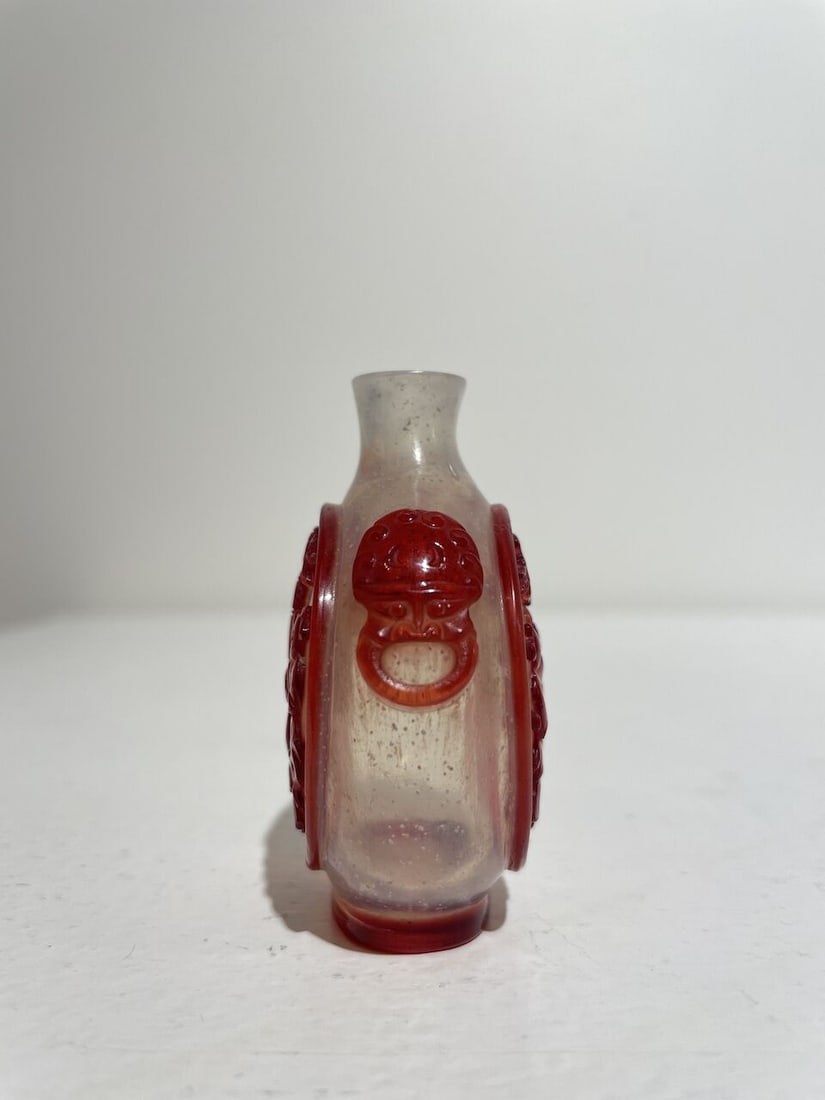 A RED OVERLAY GLASS 'FOLKLORE' SNUFF BOTTLE 19th century - 5