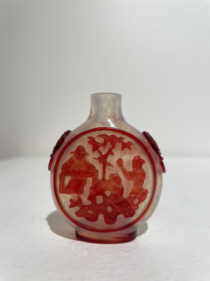 A RED OVERLAY GLASS 'FOLKLORE' SNUFF BOTTLE 19th century - 6